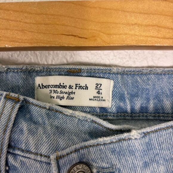 Abercrombie & Fitch Light Wash The 90's Ultra High Rise Straight Leg Jeans - Picture 6 of 8